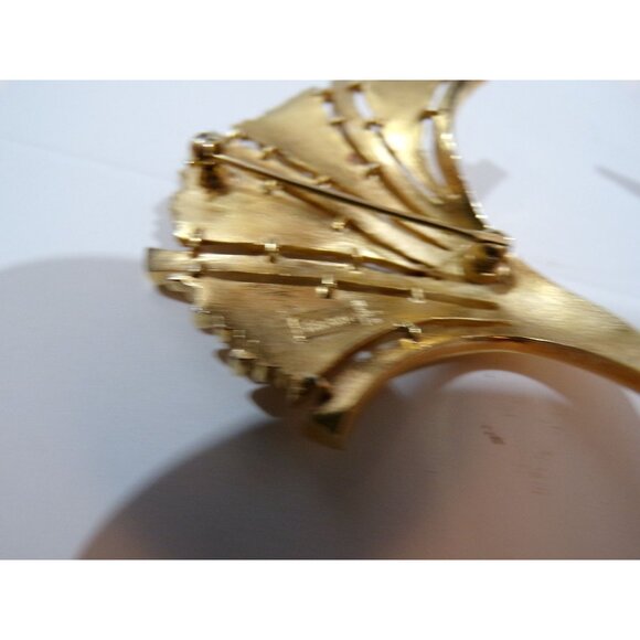 Vintage Trifari Gold Tone Brooch Pin Scalloped Design '55-'69 - Picture 5 of 8